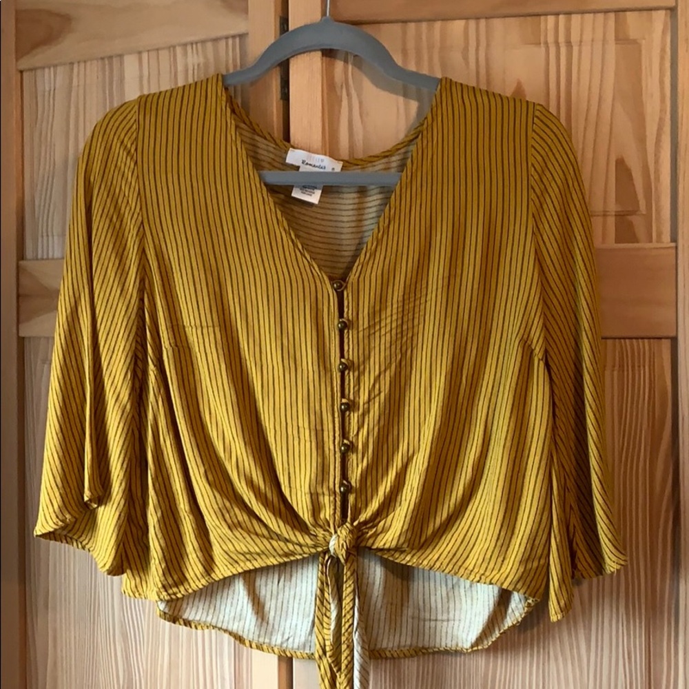 Yellow flare arm/crop fit shirt